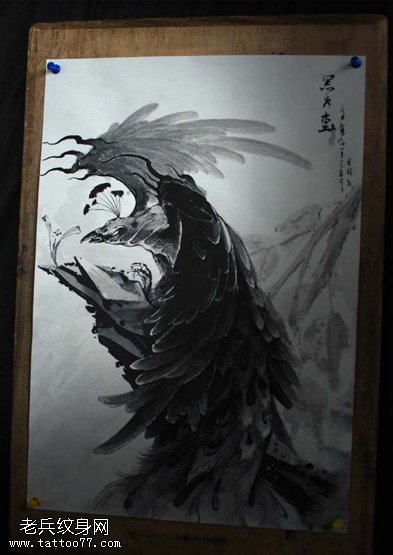 展翅奔腾墨色凤凰纹身图案