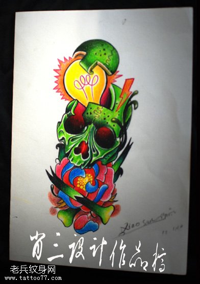 红色月季绿色骷髅灯泡纹身图案