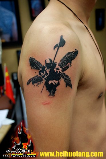 单黑色二次元甲壳虫纹身图案