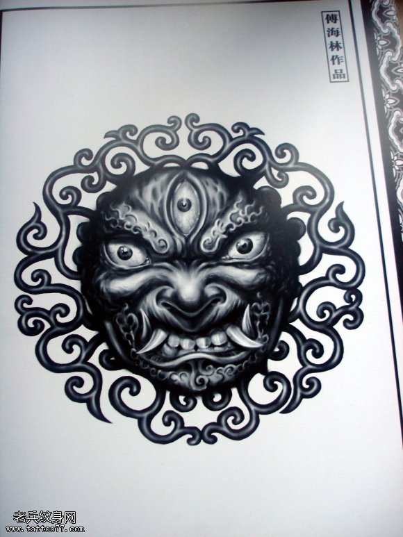 一款圆形鬼头纹身图案