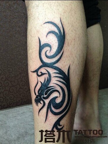 小腿龙图腾纹身