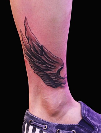 每个人都渴望一双翅膀带我们飞翔