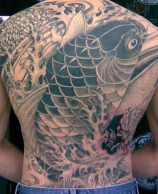 个性经典的满背鲤鱼纹身