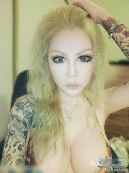 大胸美女VivianLin林静文的纹身写真