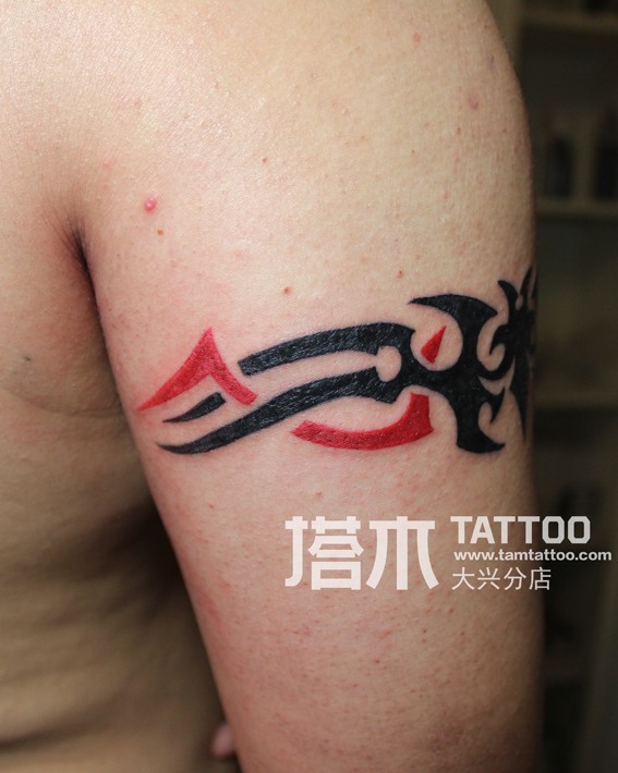 男生手臂图腾纹身图案