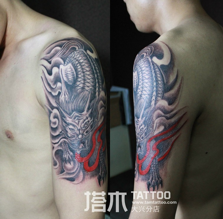 男生手臂麒麟纹身