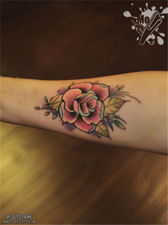 手臂彩色school玫瑰纹身图片