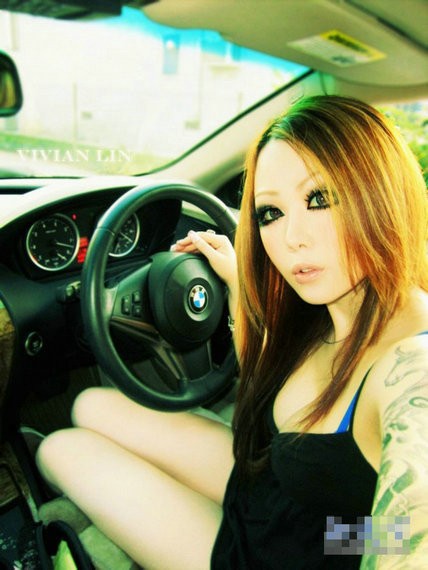 大胸美女VivianLin林静文的纹身写真