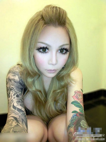 大胸美女VivianLin林静文的纹身写真