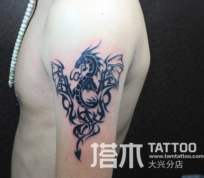手臂欧美龙图腾纹身