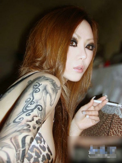 大胸美女VivianLin林静文的纹身写真