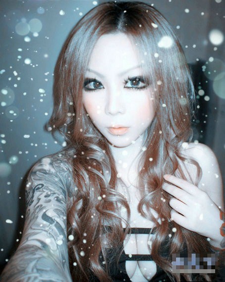 大胸美女VivianLin林静文的纹身写真