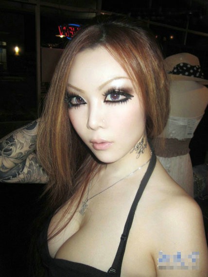 大胸美女VivianLin林静文的纹身写真