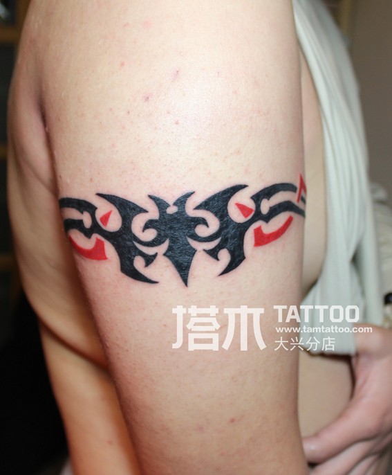 男生手臂图腾纹身图案