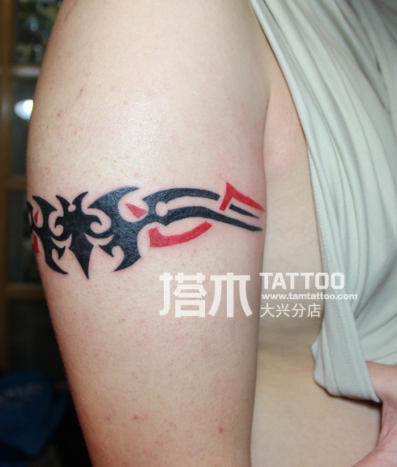 男生手臂图腾纹身图案