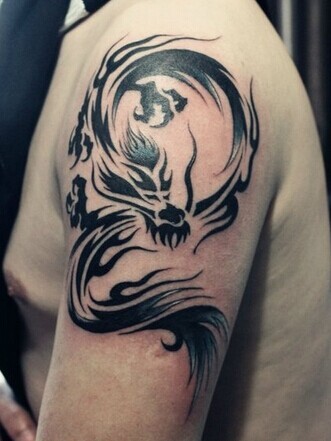 时尚大气的龙图腾纹身