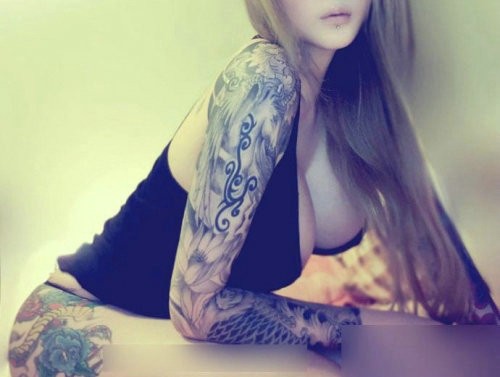 大胸美女VivianLin林静文的纹身写真
