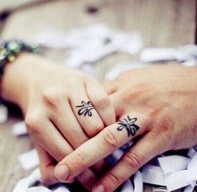 唯美清新的手指图腾纹身很适合情侣哦