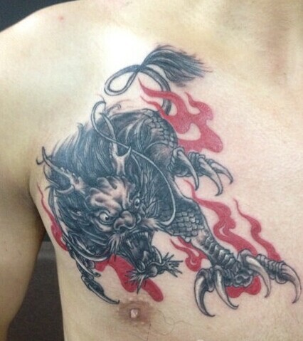 胸部大气的麒麟纹身