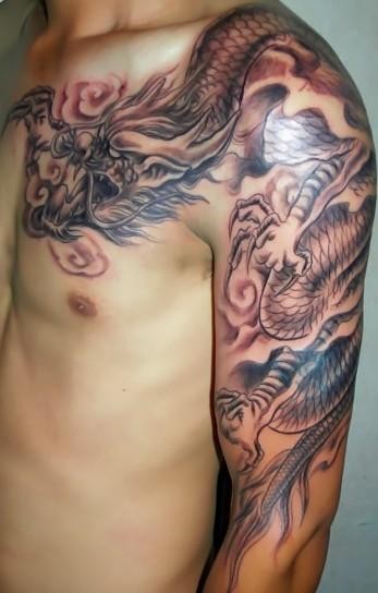 帅气经典的半甲龙纹身