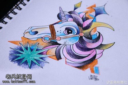 彩色独角兽纹身图案