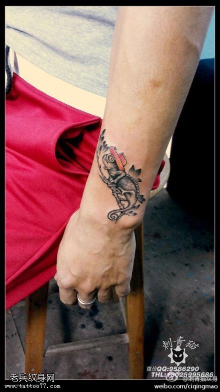 手臂变色龙纹身图案缩略频道推荐图