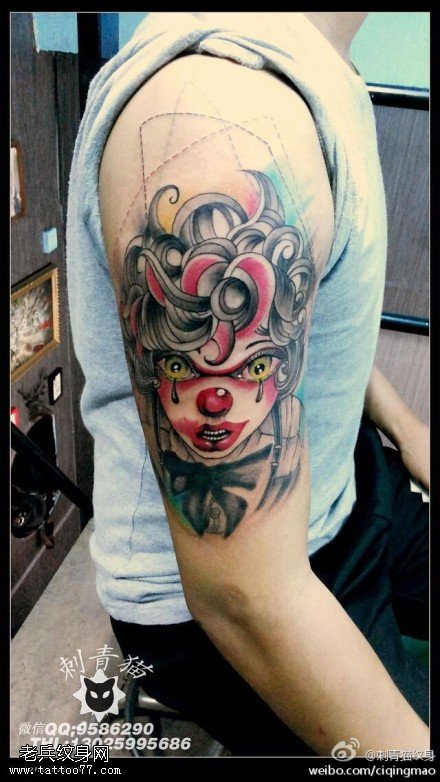 手臂个性彩色小丑纹身图案