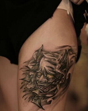 大腿部时尚帅气的般若纹身