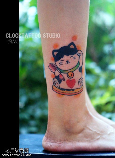 脚腕上的猫咪纹身图案