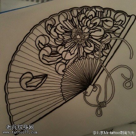 手稿菊花扇子纹身图案