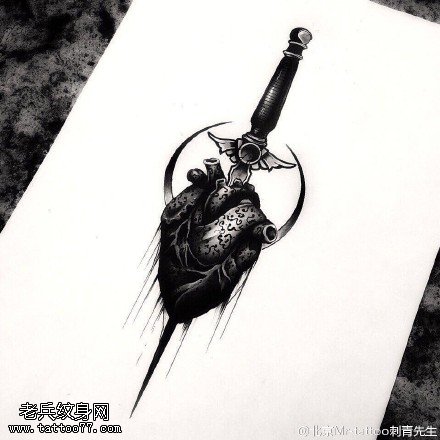 手稿一箭穿心纹身图案
