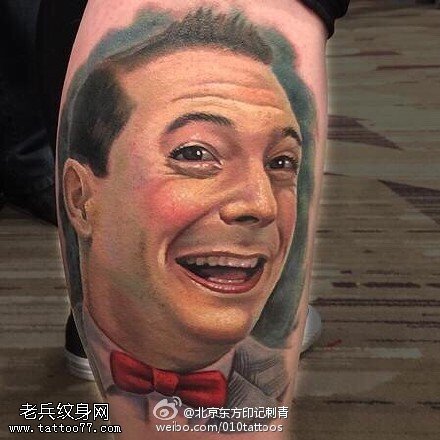 小腿上的肖像纹身图案