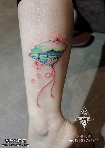 小腿上的杭州扇子纹身图案