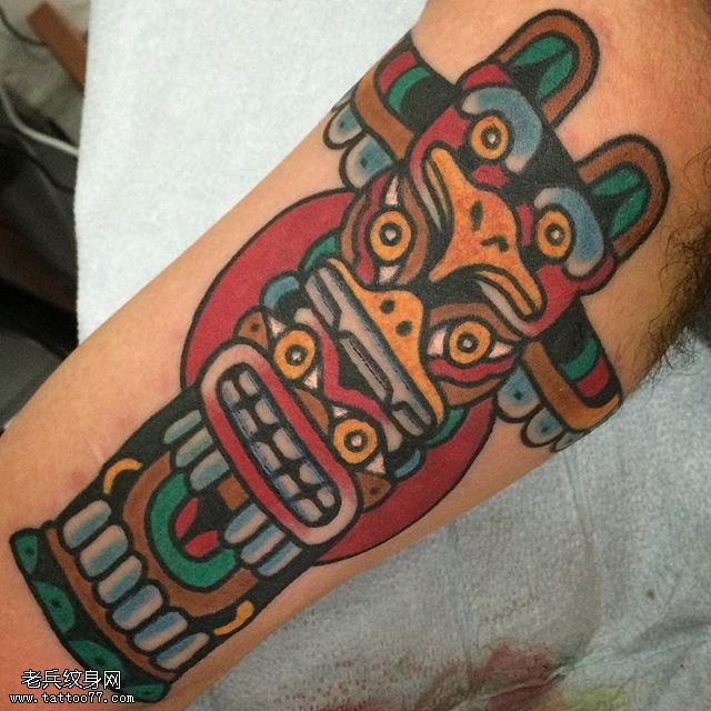 胳膊的图腾纹身图案