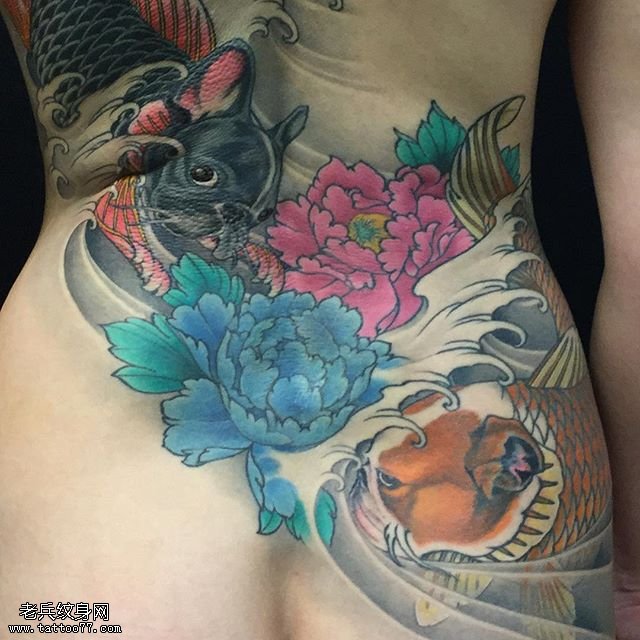 背部的大牡丹纹身图案