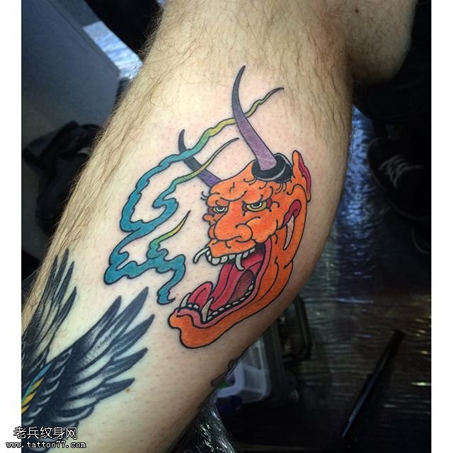 小腿的般若面具纹身图案