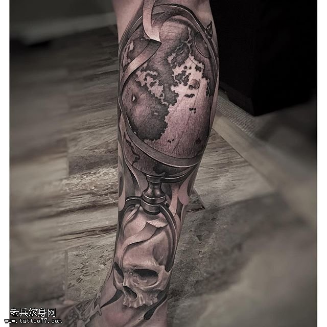 骷髅上的地球仪纹身图案