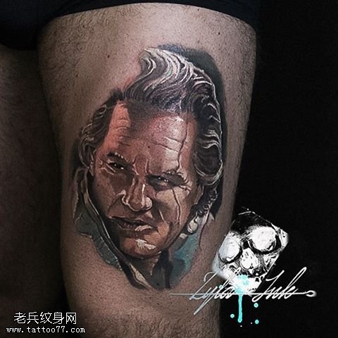 大腿写实的肖像纹身图案