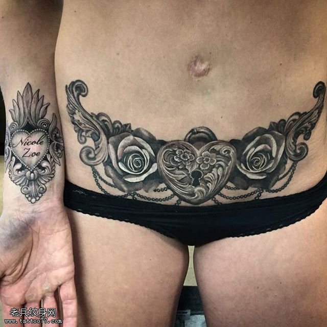 腹部性感的玫瑰花卉纹身图案