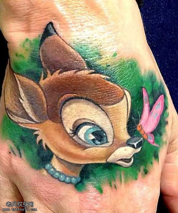 手背可爱的梅花鹿纹身图案