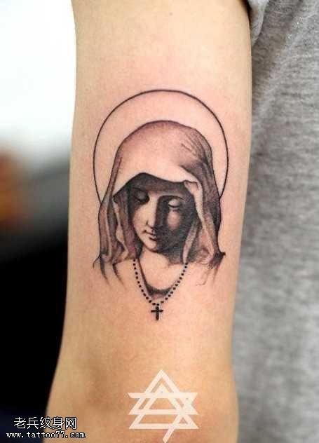 手臂肖像纹身图案