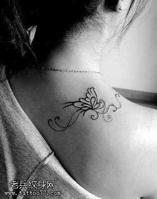 肩部好看的图腾蝴蝶纹身图案