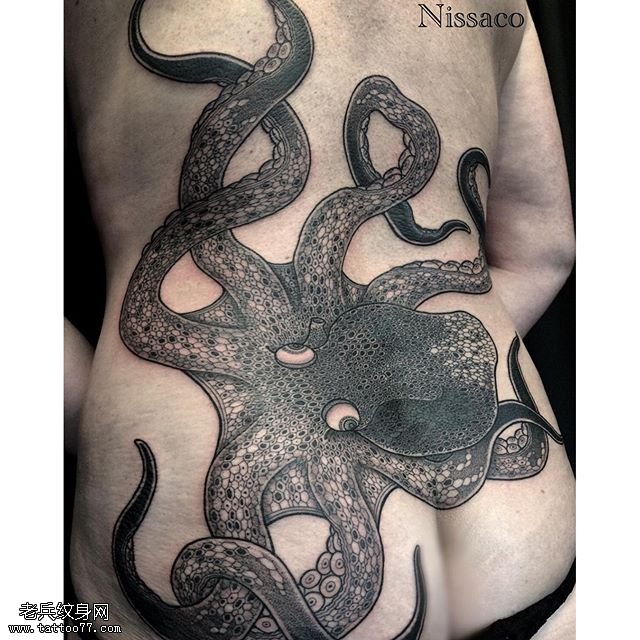 背部经典大型章鱼纹身图案