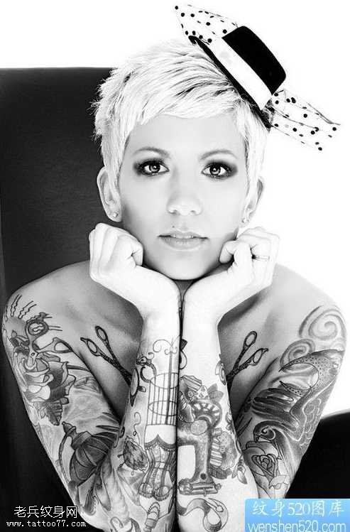 花臂女性纹身图案