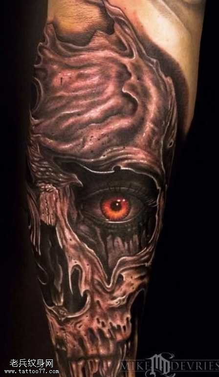 腿部恶魔纹身图案