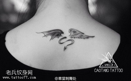 背部星座翅膀纹身图案