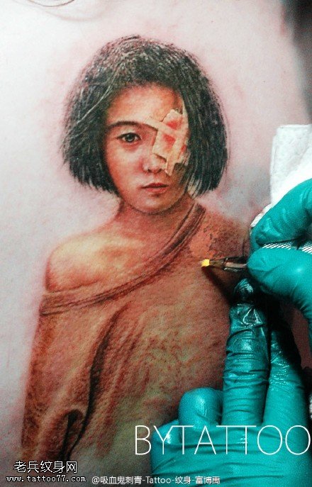 一只眼睛的小女孩纹身图案