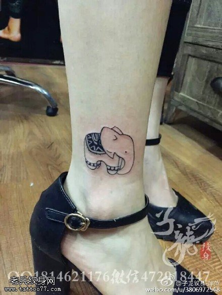 脚腕上点刺的小象纹身图案