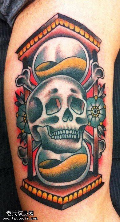 彩绘骷髅沙漏纹身图案