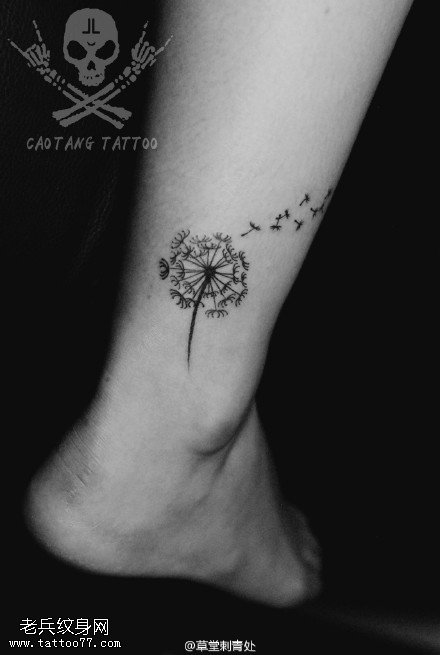脚腕的蒲公英纹身图案